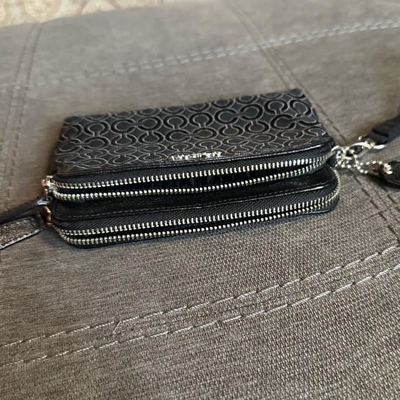 Coach Double Zip Black Wristlet - Picture 5 of 7
